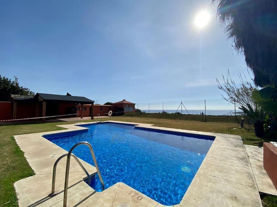 Exclusive Beachfront Penthouse Almayate Alto Exterior photo