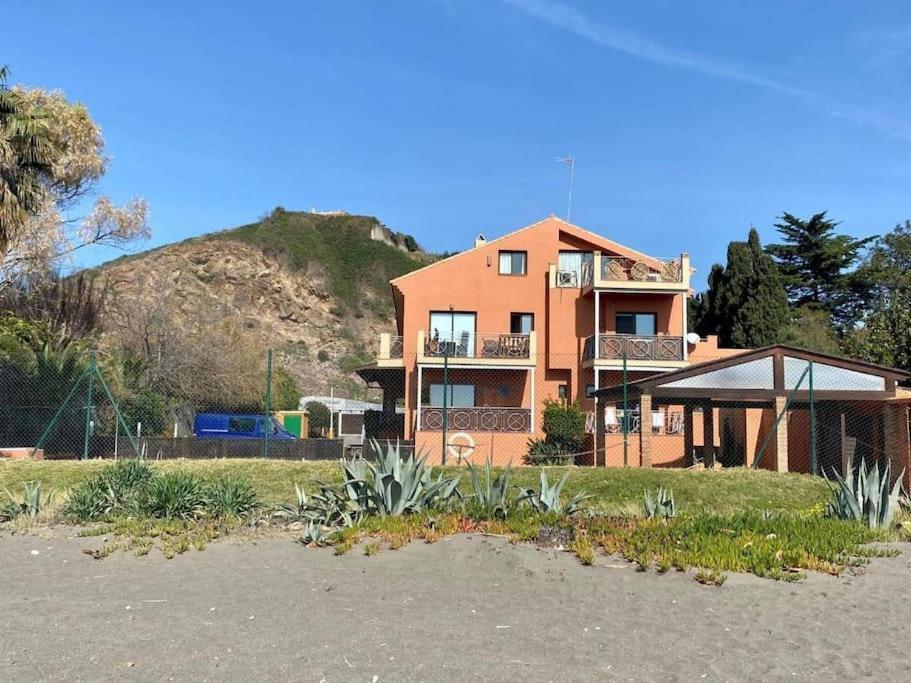 Exclusive Beachfront Penthouse Almayate Alto Exterior photo