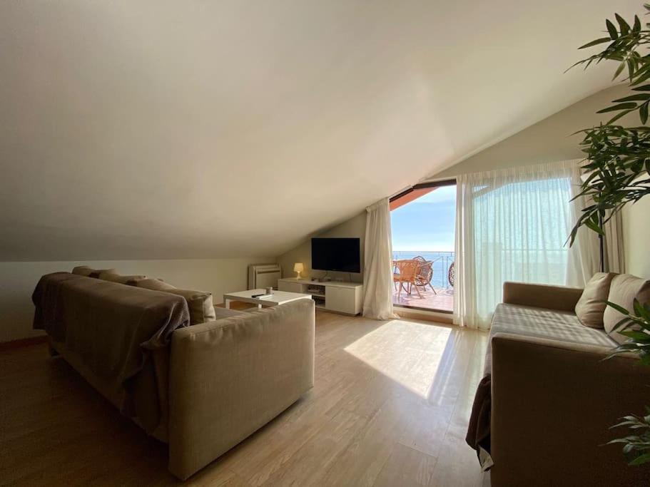 Exclusive Beachfront Penthouse Almayate Alto Exterior photo