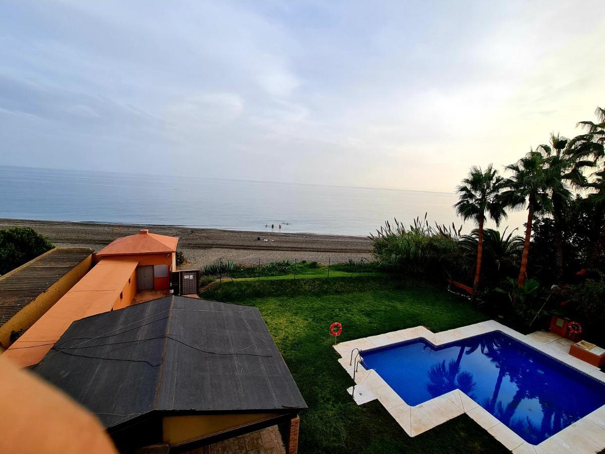 Exclusive Beachfront Penthouse Almayate Alto Exterior photo