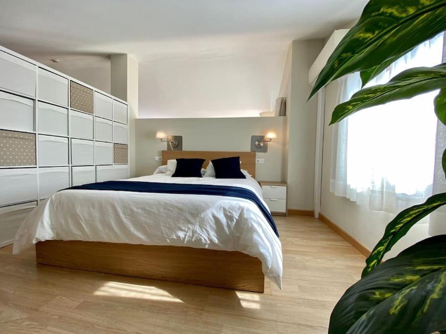Exclusive Beachfront Penthouse Almayate Alto Exterior photo